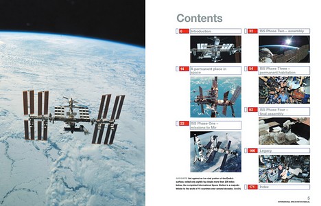 Bladzijden uit het boek International Space Station (1998-2011) (1)
